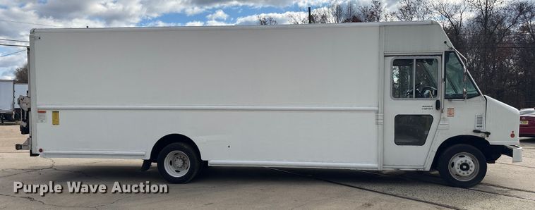 image for item ET8614 2013 Ford F59 delivery truck