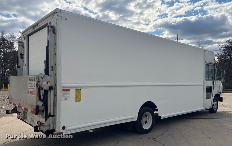 image for item ET8614 2013 Ford F59 delivery truck