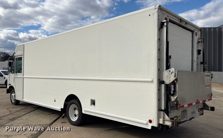 image for item ET8614 2013 Ford F59 delivery truck