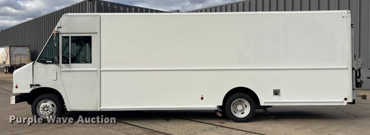 image for item ET8614 2013 Ford F59 delivery truck