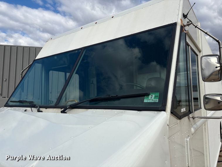 image for item ET8614 2013 Ford F59 delivery truck