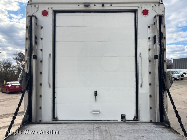 image for item ET8614 2013 Ford F59 delivery truck