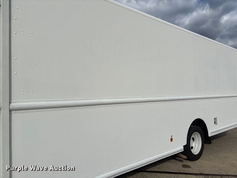 image for item ET8614 2013 Ford F59 delivery truck