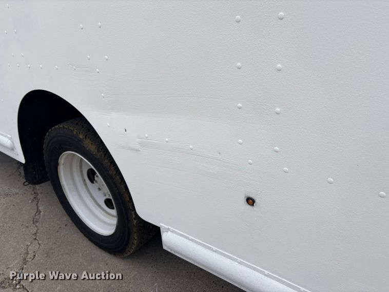 image for item ET8614 2013 Ford F59 delivery truck