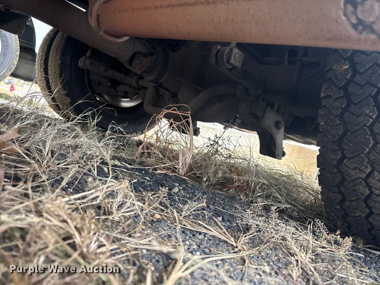 image for item ET8614 2013 Ford F59 delivery truck