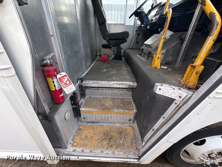 image for item ET8614 2013 Ford F59 delivery truck