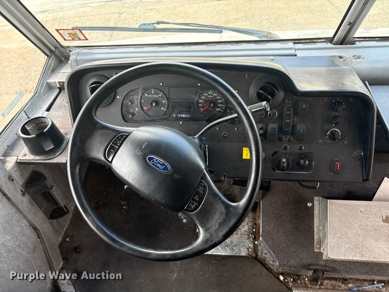 image for item ET8614 2013 Ford F59 delivery truck