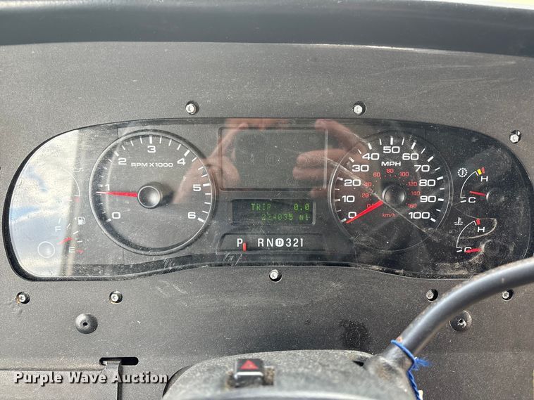 image for item ET8614 2013 Ford F59 delivery truck