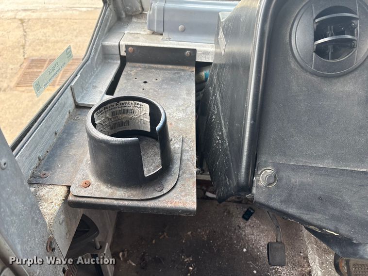 image for item ET8614 2013 Ford F59 delivery truck