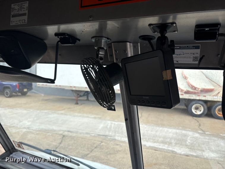 image for item ET8614 2013 Ford F59 delivery truck