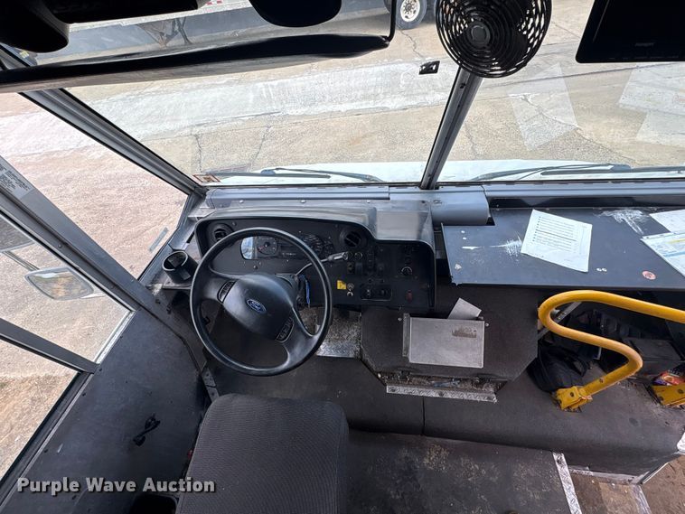 image for item ET8614 2013 Ford F59 delivery truck