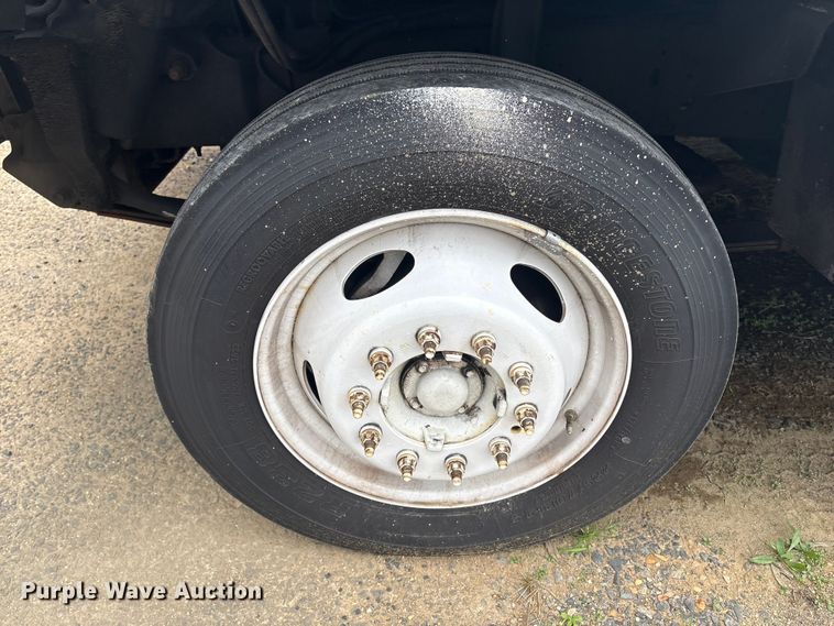 image for item ET8614 2013 Ford F59 delivery truck