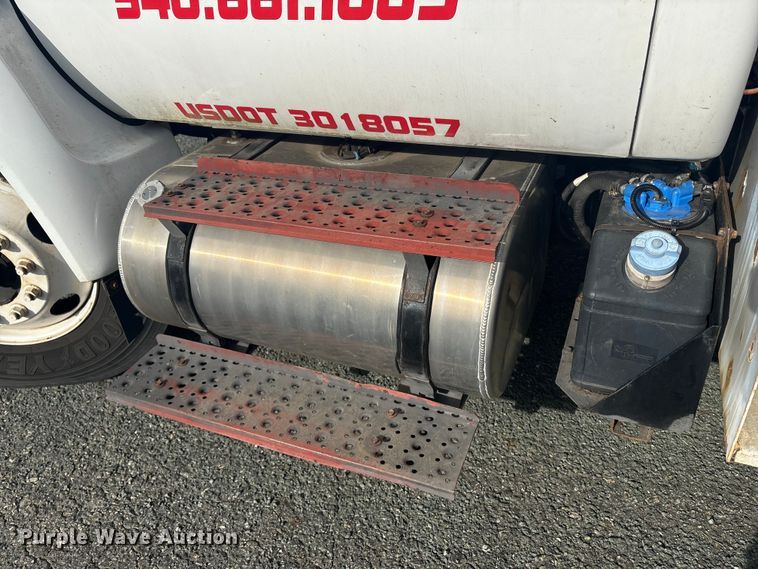 image for item ET8615 2011 Ford F750 Super Duty XL utility / service truck