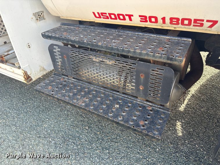 image for item ET8615 2011 Ford F750 Super Duty XL utility / service truck