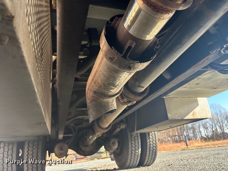 image for item ET8615 2011 Ford F750 Super Duty XL utility / service truck