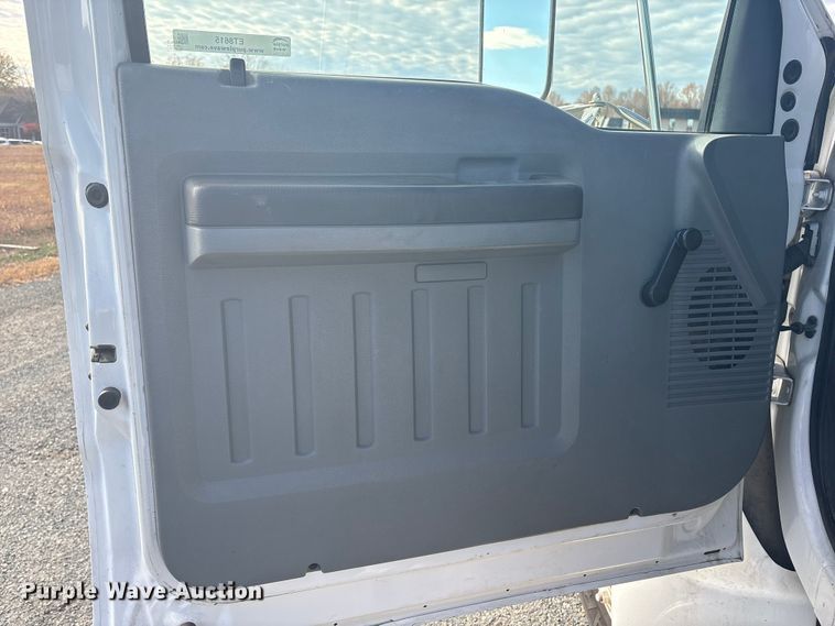 image for item ET8615 2011 Ford F750 Super Duty XL utility / service truck