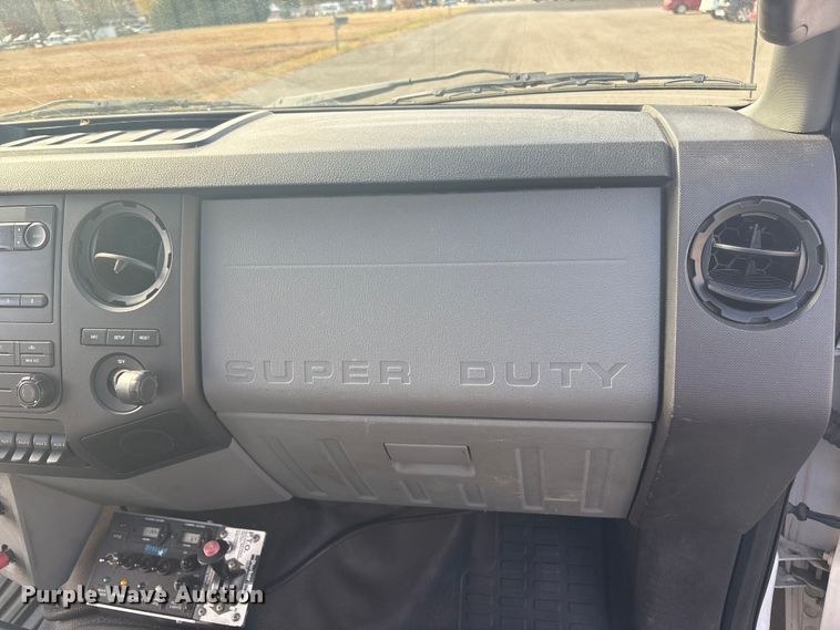 image for item ET8615 2011 Ford F750 Super Duty XL utility / service truck
