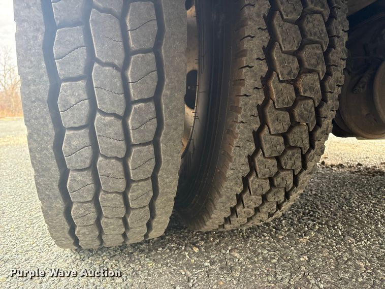 image for item ET8615 2011 Ford F750 Super Duty XL utility / service truck