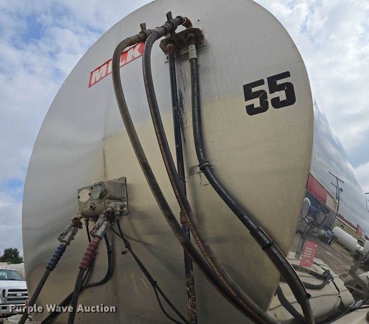 image for item EU3651 1995 Bar-Bel tank trailer