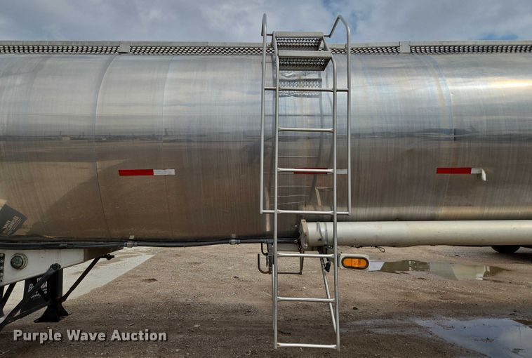 image for item EU3651 1995 Bar-Bel tank trailer