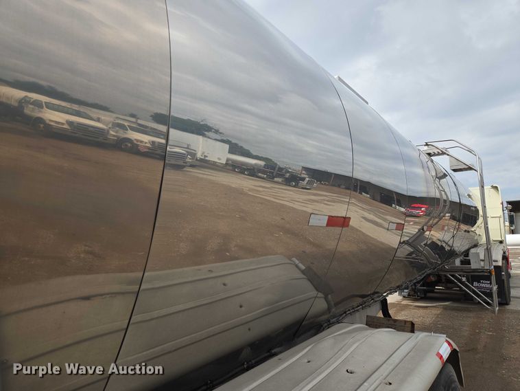 image for item EU3651 1995 Bar-Bel tank trailer