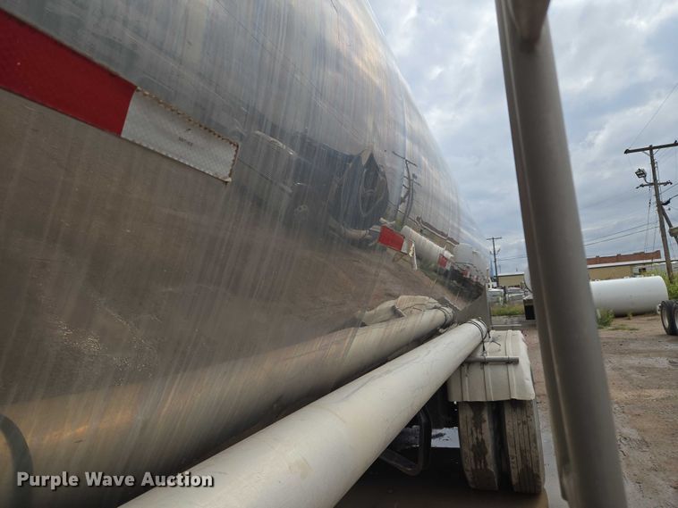 image for item EU3651 1995 Bar-Bel tank trailer