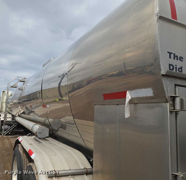 image for item EU3651 1995 Bar-Bel tank trailer