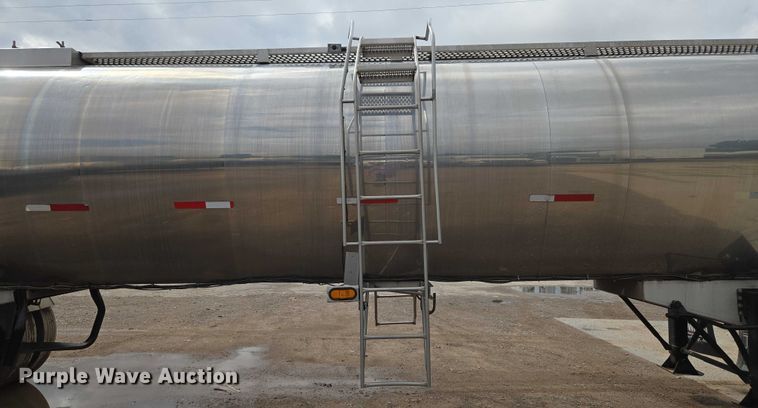 image for item EU3651 1995 Bar-Bel tank trailer