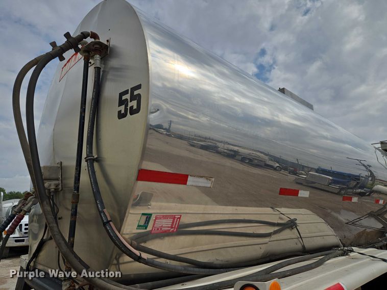 image for item EU3651 1995 Bar-Bel tank trailer