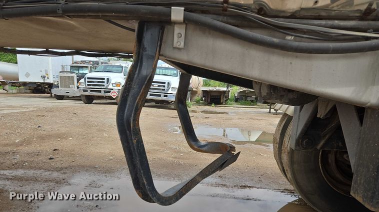 image for item EU3651 1995 Bar-Bel tank trailer