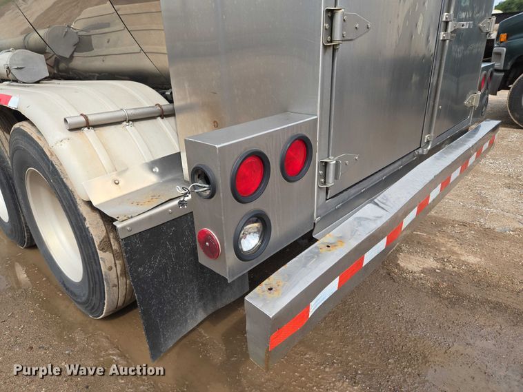 image for item EU3651 1995 Bar-Bel tank trailer