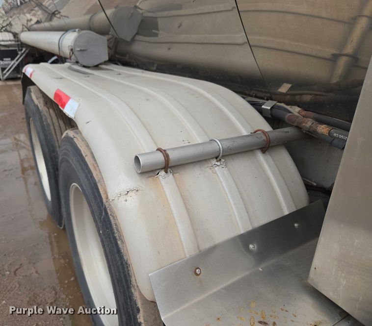 image for item EU3651 1995 Bar-Bel tank trailer