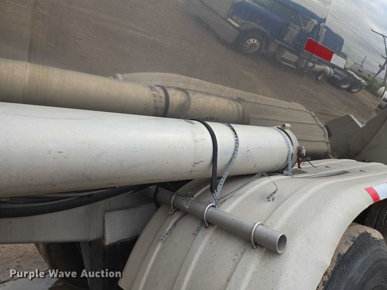 image for item EU3651 1995 Bar-Bel tank trailer