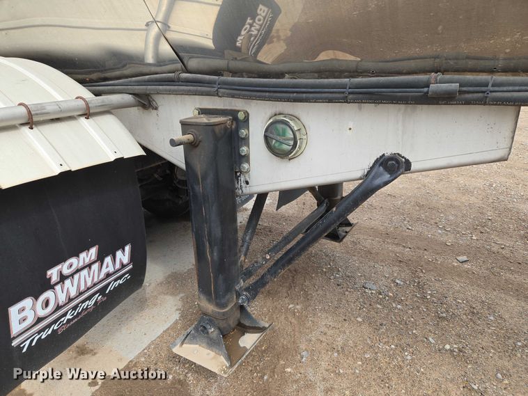 image for item EU3651 1995 Bar-Bel tank trailer