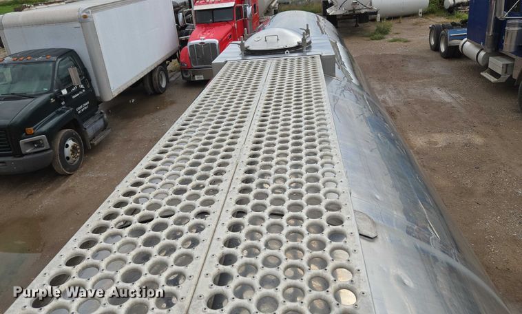image for item EU3651 1995 Bar-Bel tank trailer
