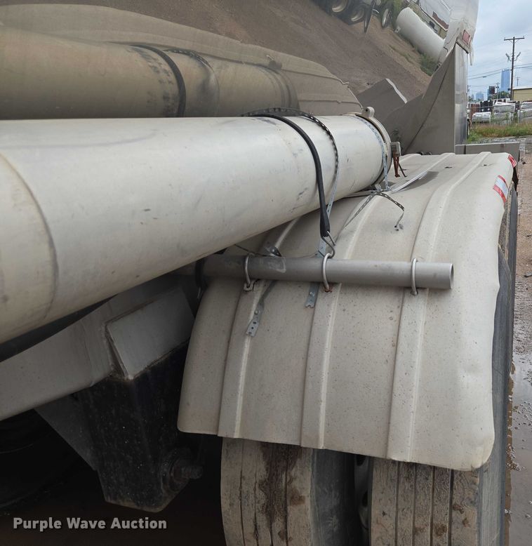 image for item EU3651 1995 Bar-Bel tank trailer