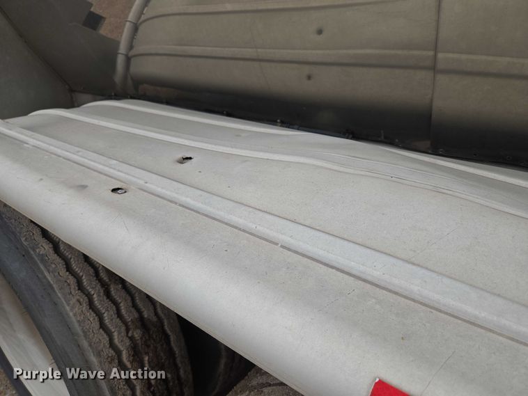 image for item EU3651 1995 Bar-Bel tank trailer