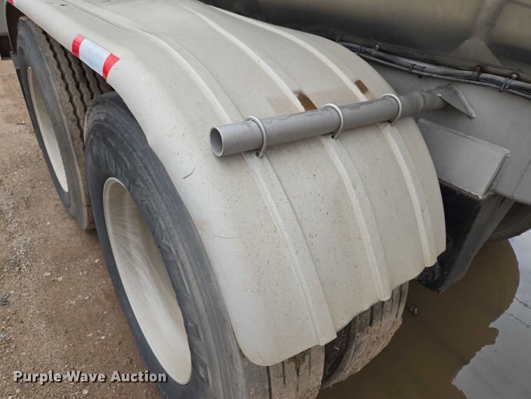 image for item EU3651 1995 Bar-Bel tank trailer