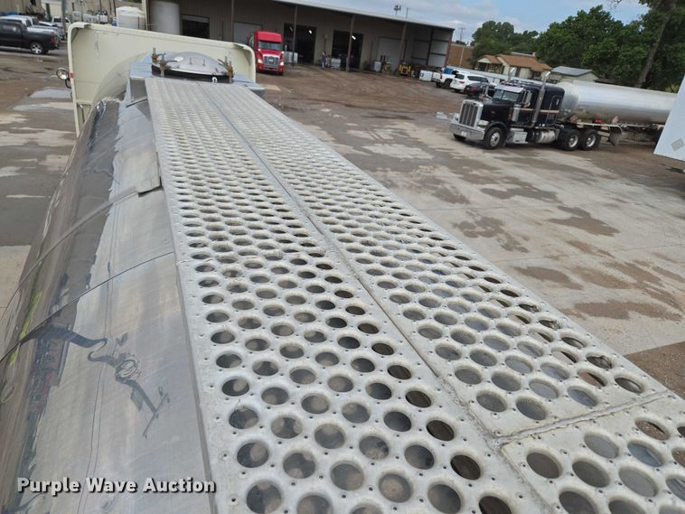 image for item EU3651 1995 Bar-Bel tank trailer