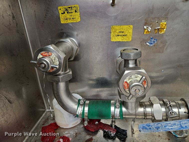 image for item EU3651 1995 Bar-Bel tank trailer