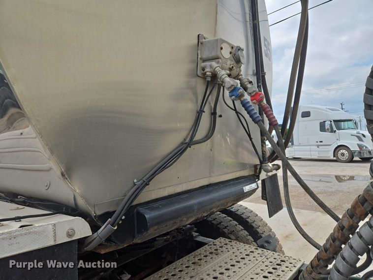 image for item EU3651 1995 Bar-Bel tank trailer