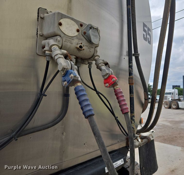 image for item EU3651 1995 Bar-Bel tank trailer