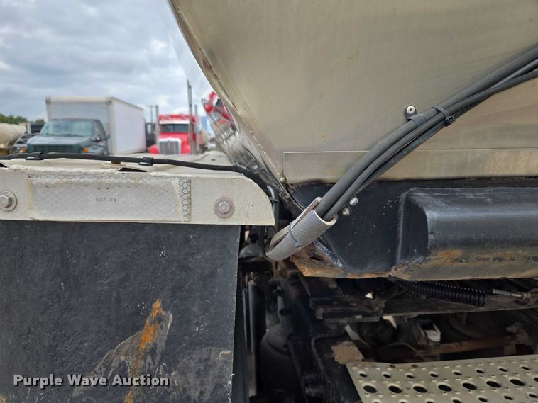 image for item EU3651 1995 Bar-Bel tank trailer