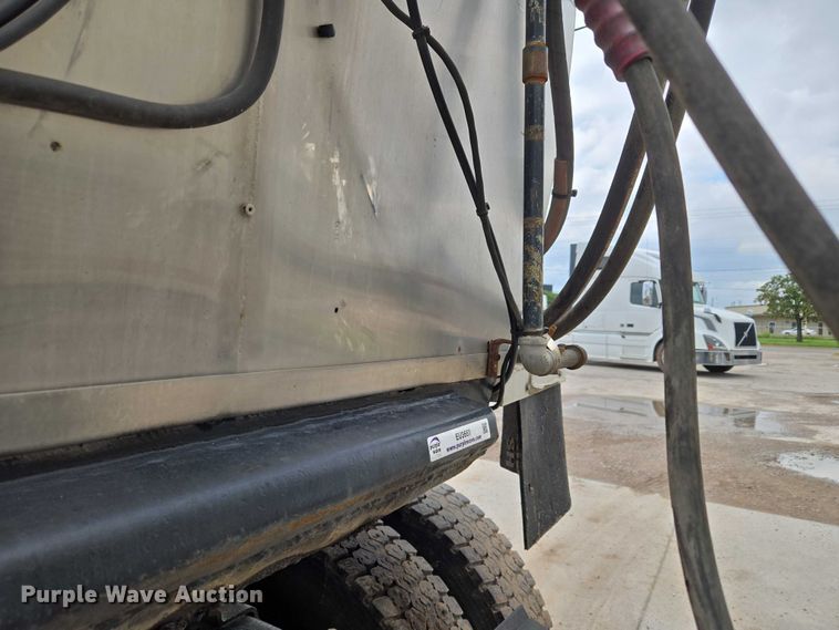 image for item EU3651 1995 Bar-Bel tank trailer