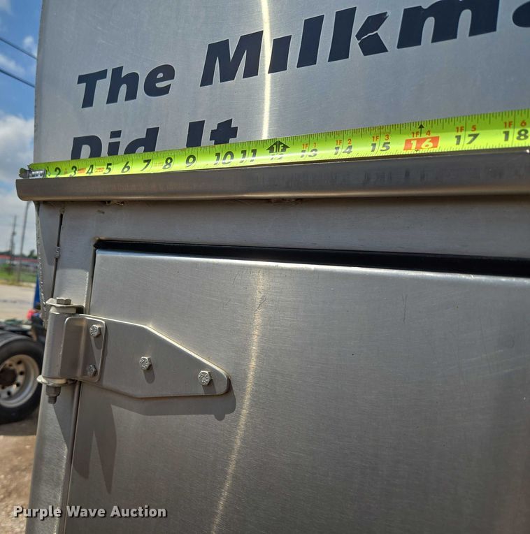 image for item EU3651 1995 Bar-Bel tank trailer