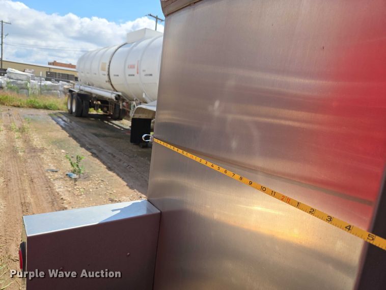 image for item EU3651 1995 Bar-Bel tank trailer