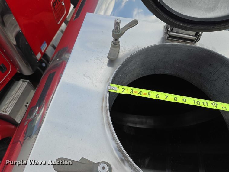 image for item EU3651 1995 Bar-Bel tank trailer