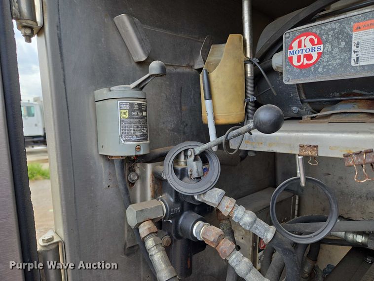 image for item EU3651 1995 Bar-Bel tank trailer