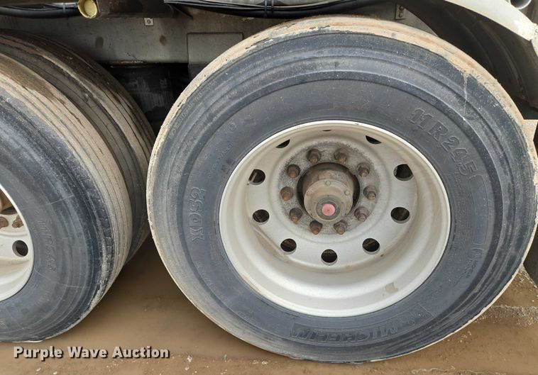 image for item EU3651 1995 Bar-Bel tank trailer