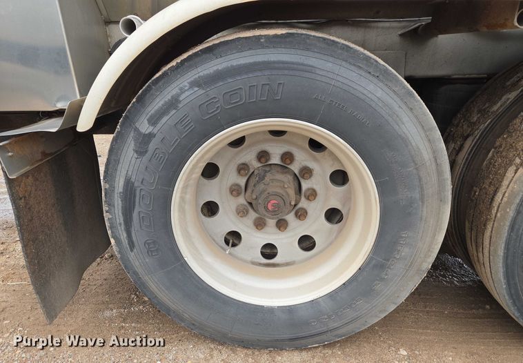 image for item EU3651 1995 Bar-Bel tank trailer